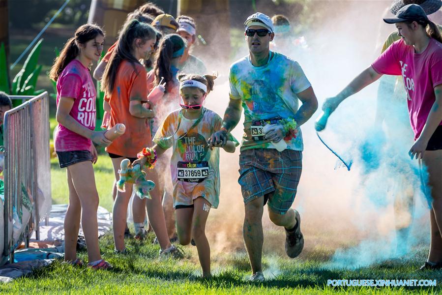 Color Run reúne milhares de participantes em Canberra, Austrália