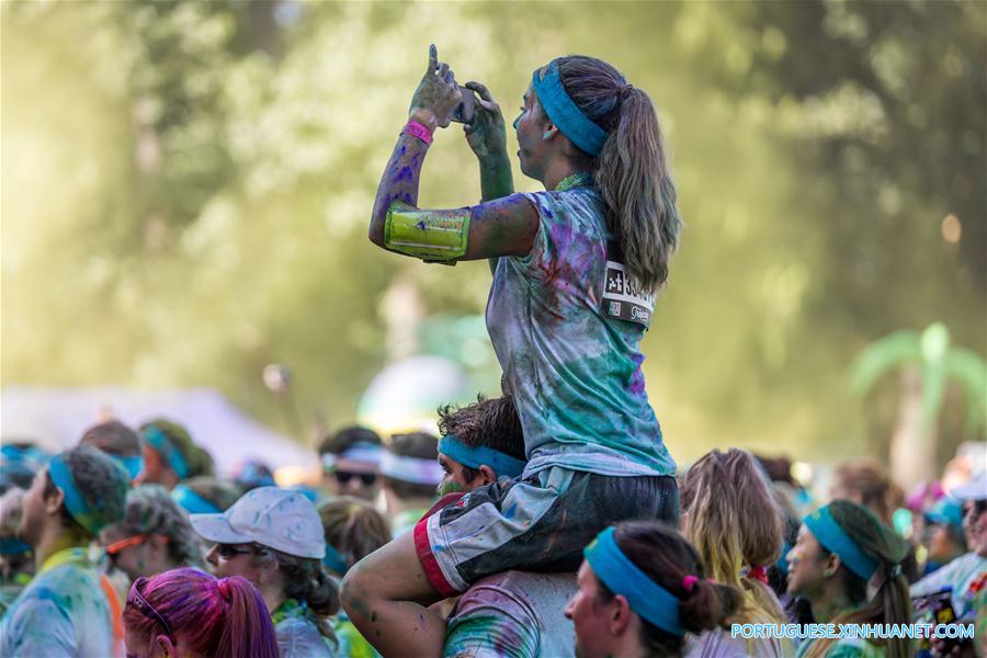 Color Run reúne milhares de participantes em Canberra, Austrália