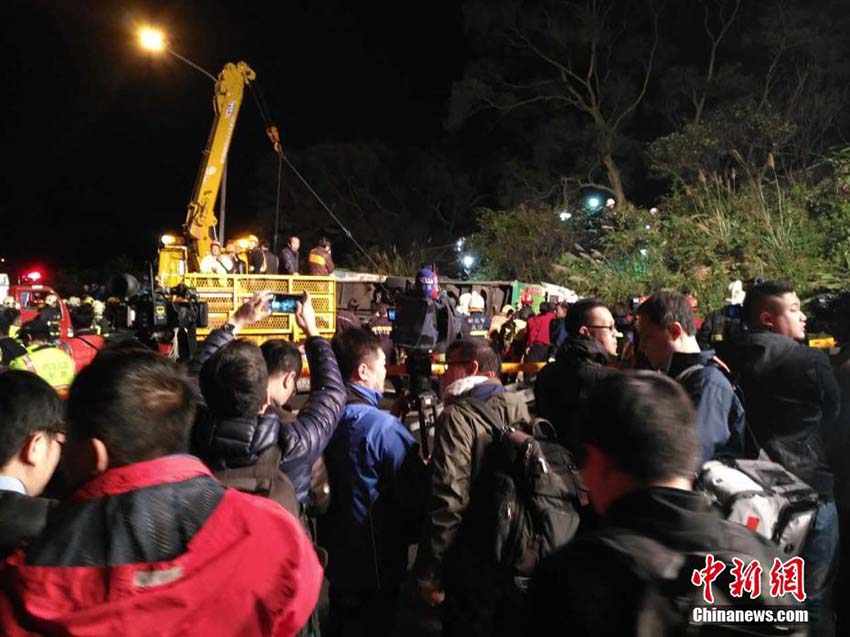 Acidente de ônibus em Taiwan deixa pelo menos 32 mortos