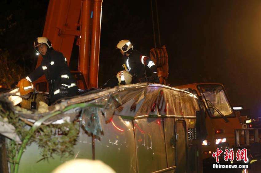 Acidente de ônibus em Taiwan deixa pelo menos 32 mortos