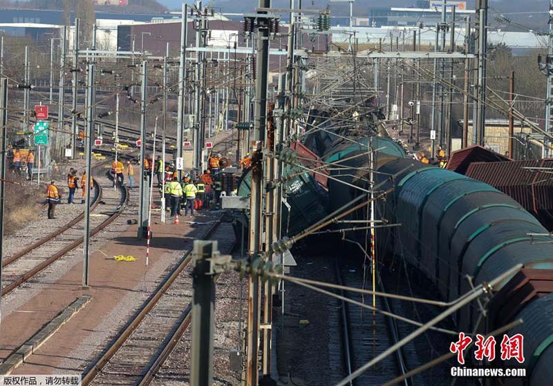 Colisão de trens em Luxemburgo deixa um morto e vários feridos