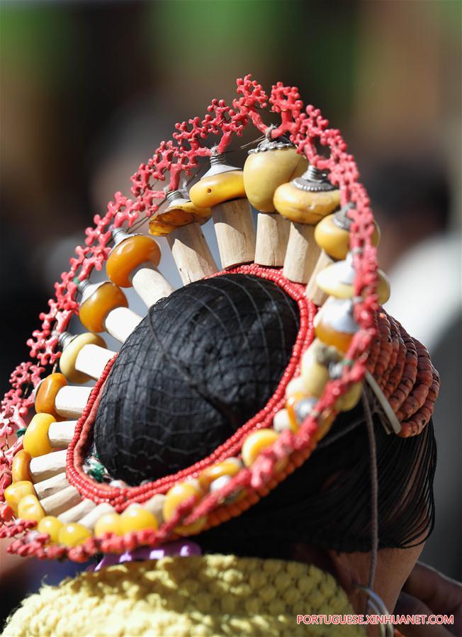 Chapéu feminino tradicional é herança familiar em Sichuan