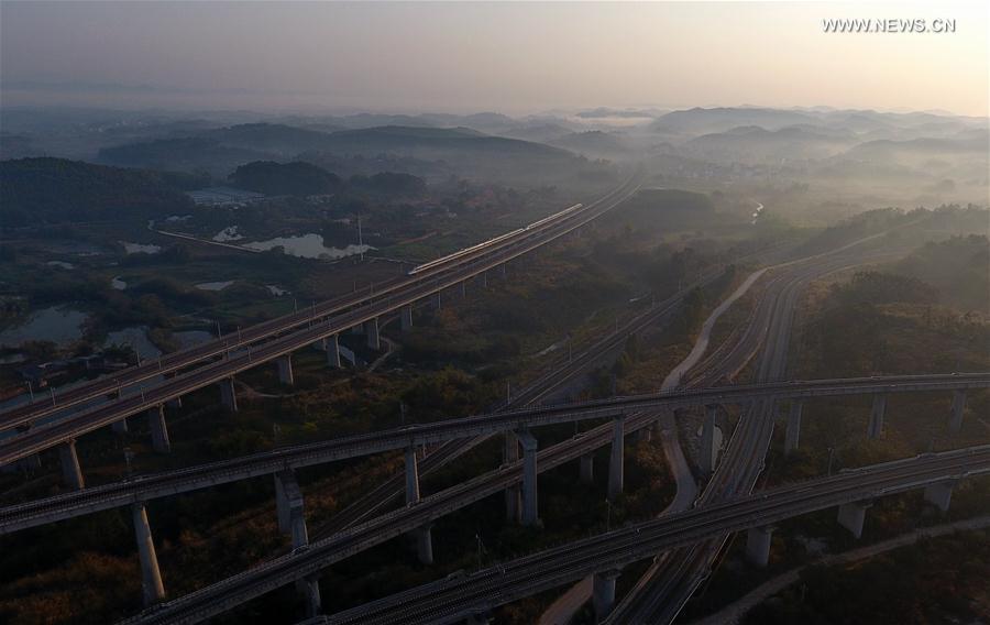 China construirá mais de 2.000 km de linhas ferroviárias de alta velocidade em Guangxi