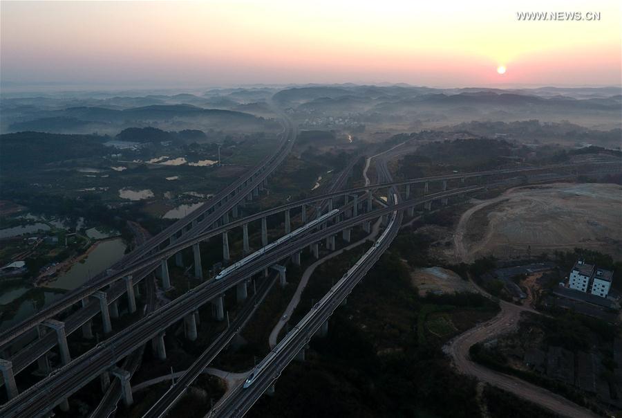 China construirá mais de 2.000 km de linhas ferroviárias de alta velocidade em Guangxi