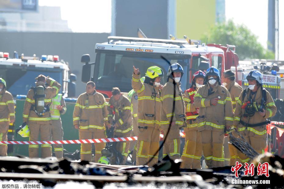 Avião com 5 passageiros se despenha junto a centro comercial na Austrália e deixa mortos