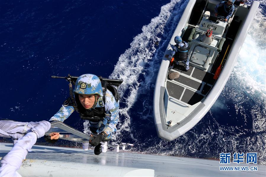 Frota do Mar do Sul da China realiza exercícios em alto-mar