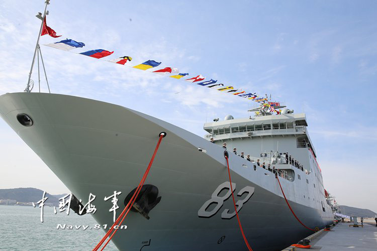 Novo navio de treinamento chinês “Qi Jiguang” entra em serviço