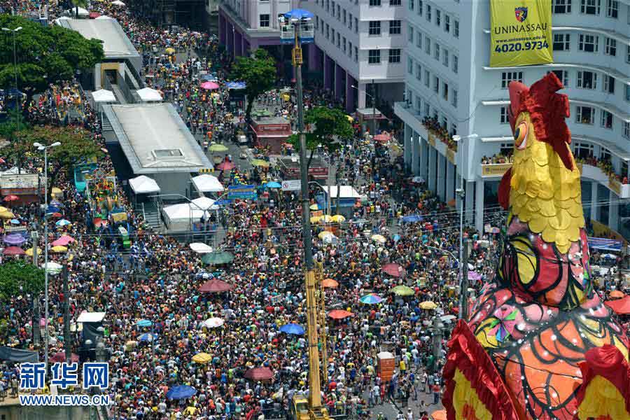 Elementos chineses do Ano do Galo em destaque no carnaval do Recife