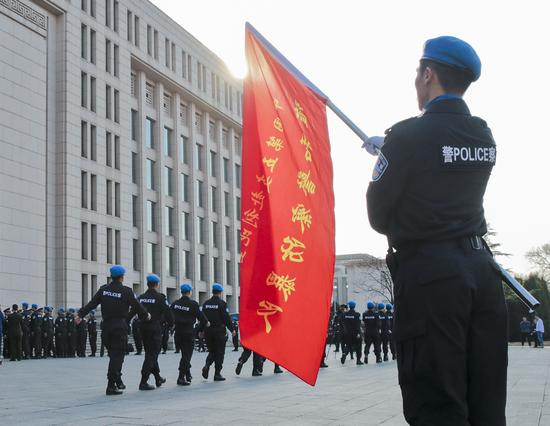 Equipe chinesa de manutenção da paz parte para Libéria