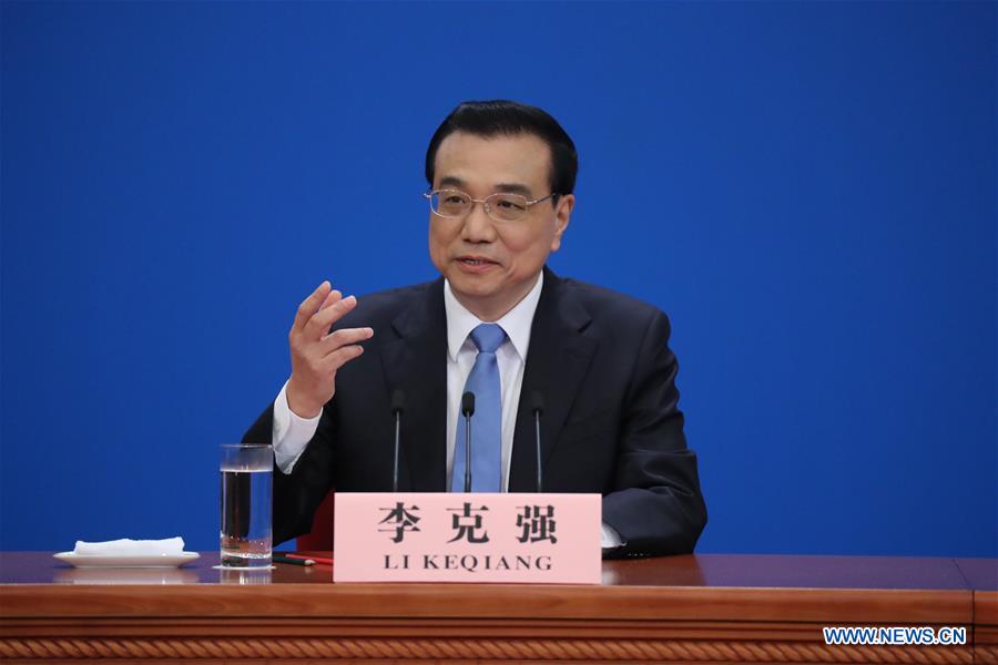 Galeria: Primeiro-ministro chinês Li Keqiang conversa com imprensa