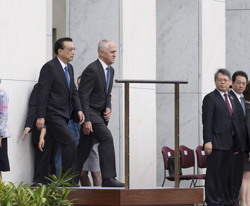 Premiê chinês comparece à cerimônia de boas-vindas em Canberra