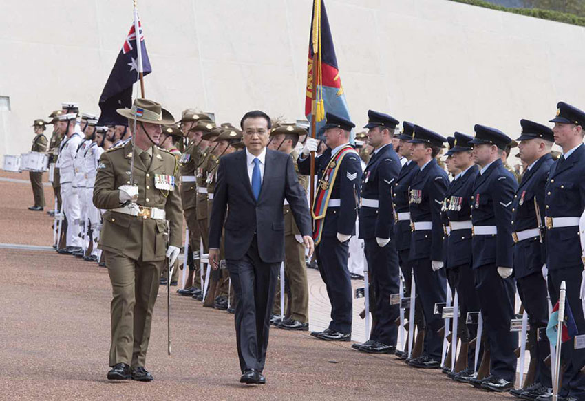 Premiê chinês comparece à cerimônia de boas-vindas em Canberra