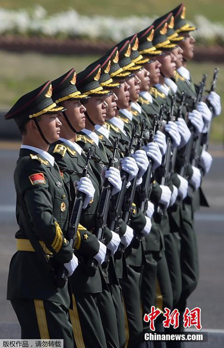 Contingente chinês participa em desfile militar no Dia do Pasquistão