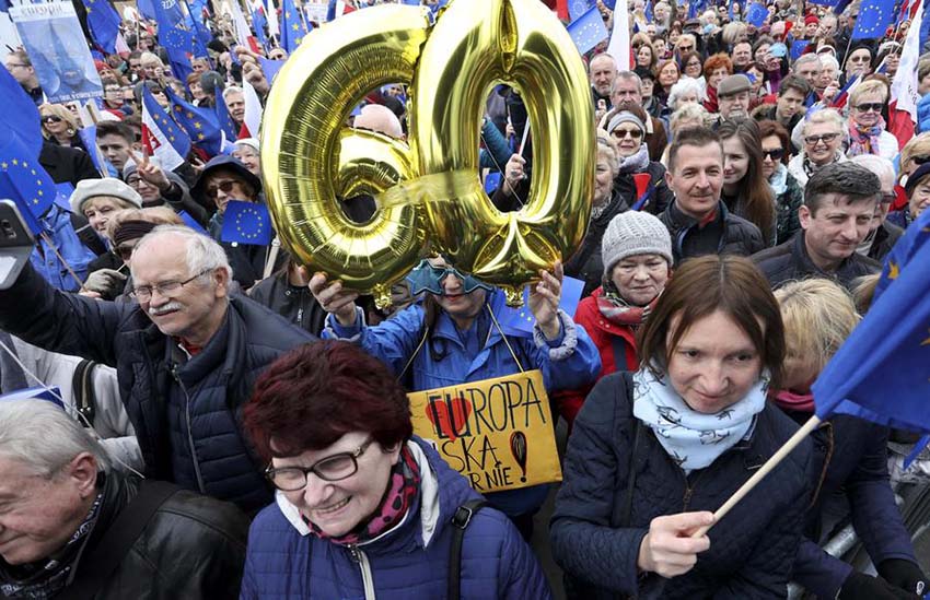 Celebrações e protestos ocorrem simultaneamente no 60º aniversário do Tratado de Roma