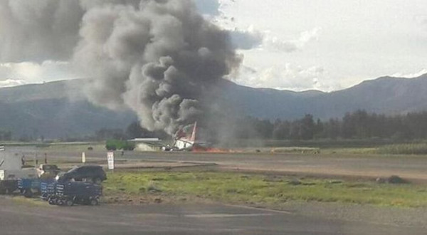 Avião com 141 passageiros incendeia-se ao aterrissar no Peru