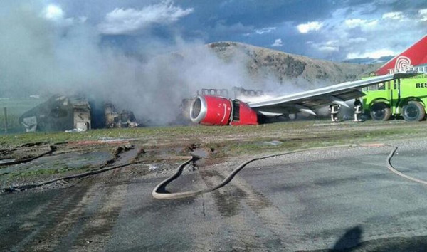 Avião com 141 passageiros incendeia-se ao aterrissar no Peru