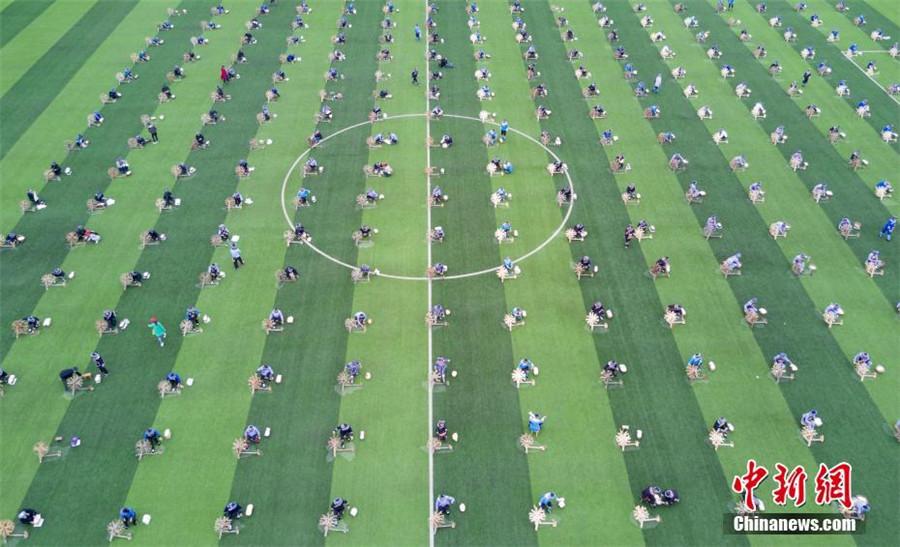 Grupo de Mulheres estabelece novo recorde mundial pela fiação tradicional de massa