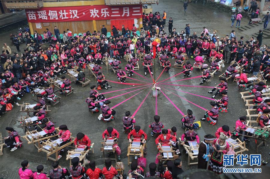Minorias étnicas celebram “3º dia do 3º mês” do calendário chinês em Guangxi