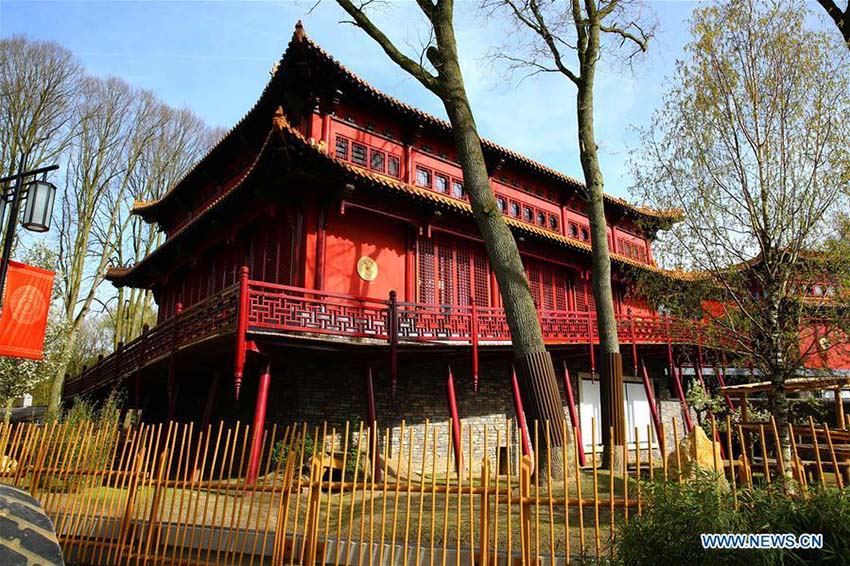 “Pandasia” no jardim zoológico de Ouwehands na Holanda