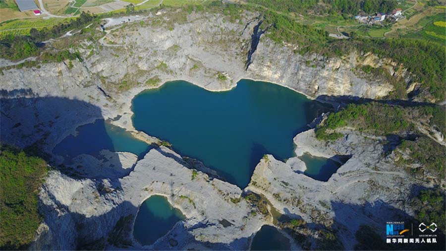 Lago de em forma de coração encontrado no sudoeste da China