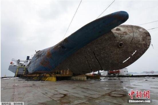 Coreia do Sul completa trasladação da balsa Sewol e agiliza buscas por restos mortais das vítimas