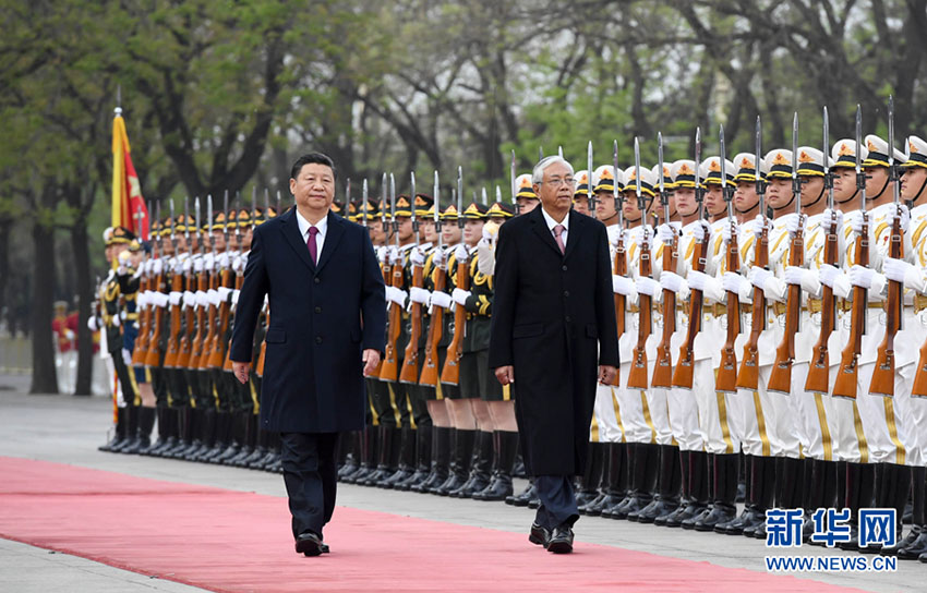 Xi Jinping se reúne com presidente birmanês