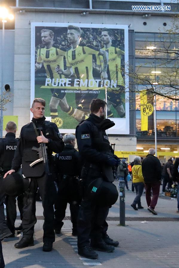 Ônibus da equipe alemã Borussia Dortmund atingido por engenhos explosivos