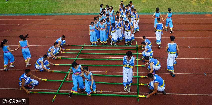 Mais de 1500 professores e estudantes apresentam “dança de bambu” em Hainan