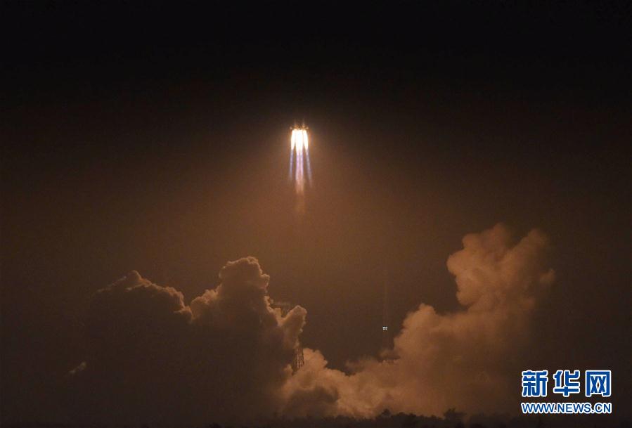 China lança com sucesso o seu primeiro cargueiro espacial 