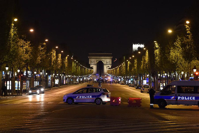 Tiroteio em Paris deixa um policial morto e dois feridos