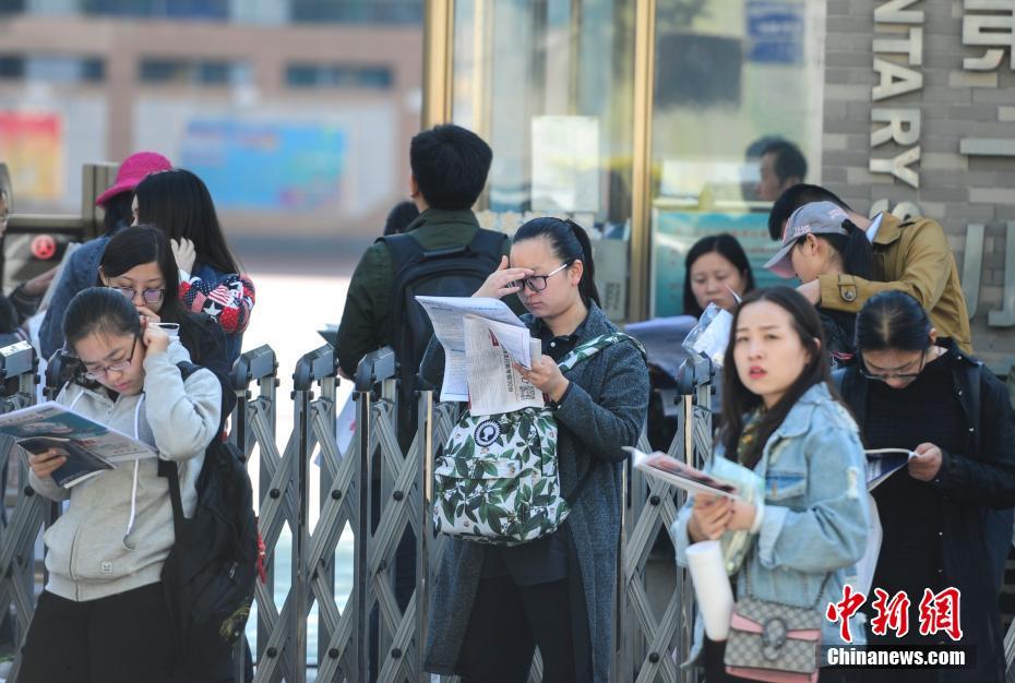 Concurso Nacional para a administração estatal teve lugar em 24 províncias na China