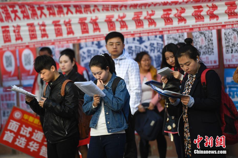 Concurso Nacional para a administração estatal teve lugar em 24 províncias na China