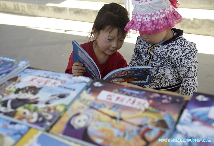 Chineses apreciam leitura no Dia Mundial do Livro