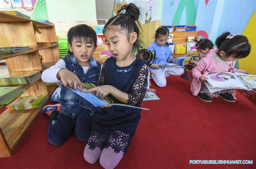 Chineses apreciam leitura no Dia Mundial do Livro