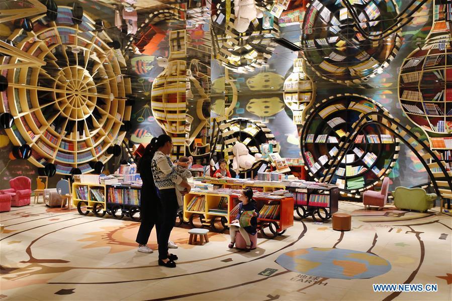 Livraria com decoração inovadora atrai crianças em Hangzhou