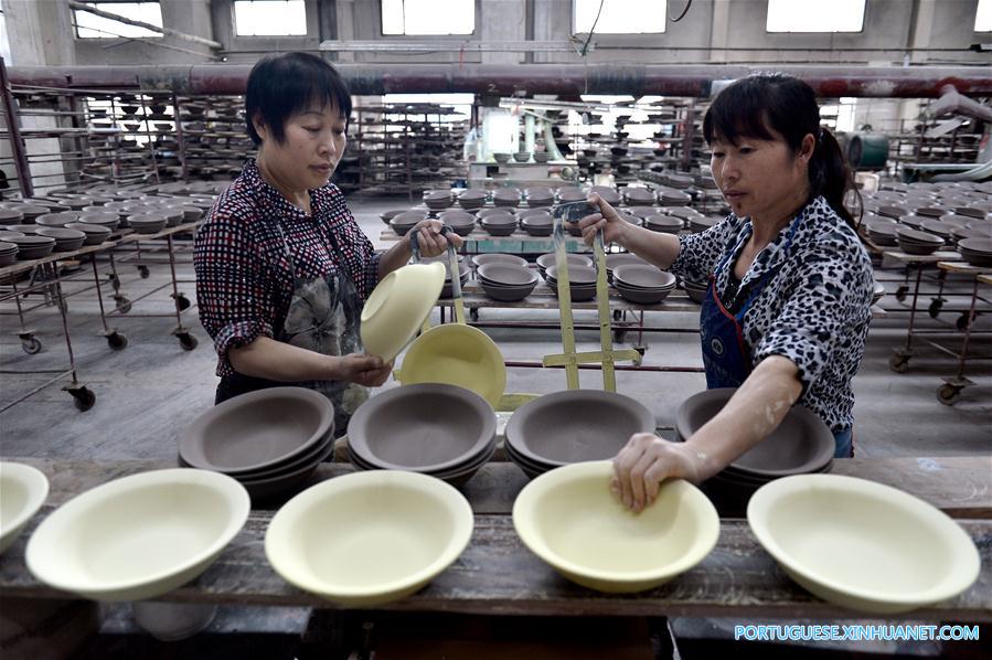 Cidade chinesa de Zibo é conhecida por produção e exportação de produtos cerâmicos