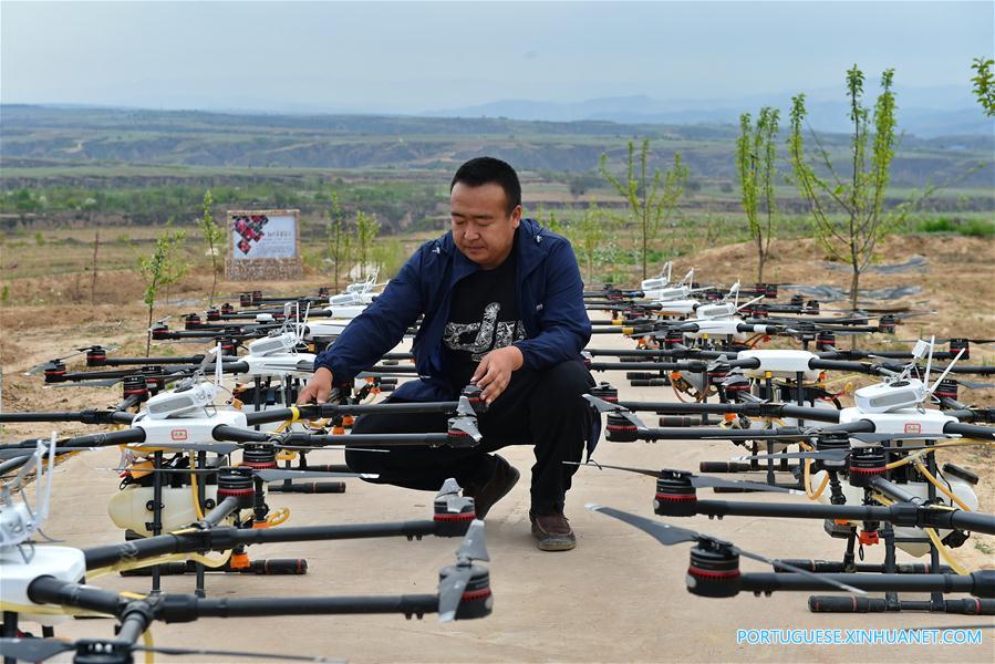 Drones utilizados para pulverizar pesticida no norte da China