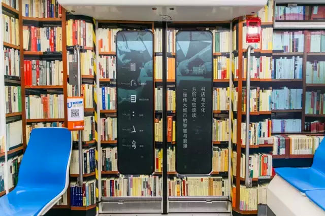 Elétrico-biblioteca percorre ruas de Guangzhou para estimular hábitos de leitura