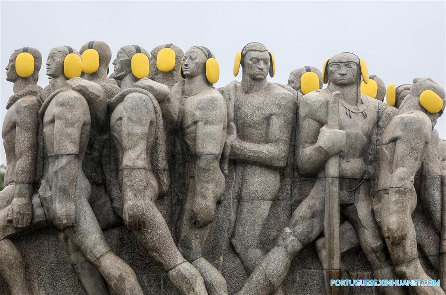 Monumento em São Paulo ganha protetores auditivos para lembrar combate à poluição sonora