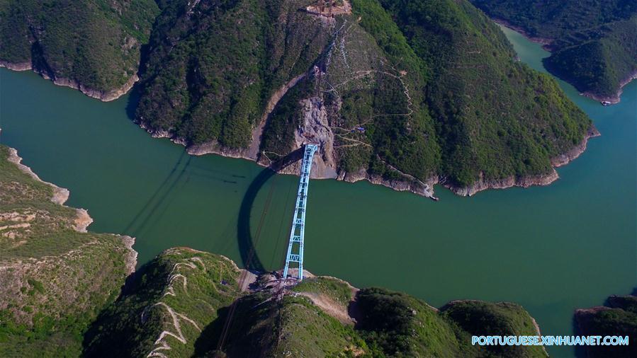 Encerramento da construção da Ponte Luohe no centro da China