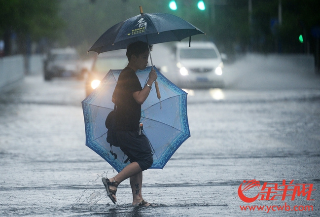 Tempestade atinge o norte de Guangzhou obrigando à relocação de 7 mil pessoas