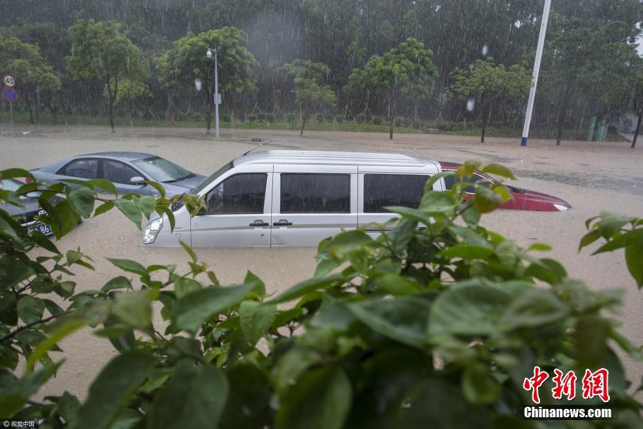 Tempestade atinge o norte de Guangzhou obrigando à relocação de 7 mil pessoas