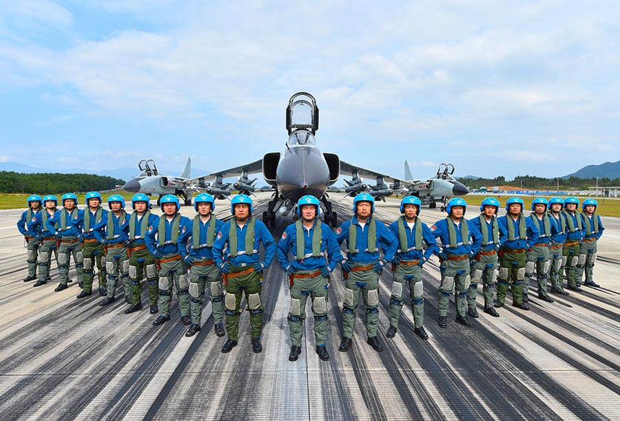 Frota do Mar da do Sul da China realiza treinamento aéreo avançado