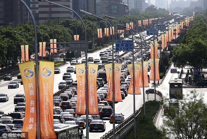 Capital chinesa decorada a rigor para o Fórum do Cinturão e Rota em Beijing