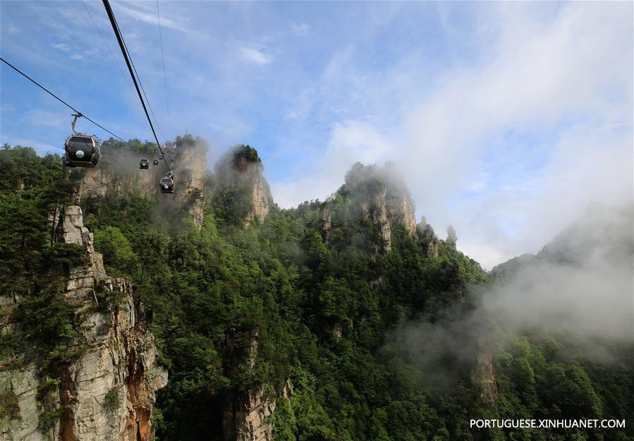 Ponto turístico de Tianmenshan em Zhangjiajie, no centro da China