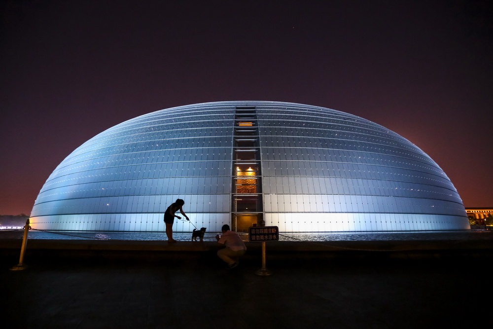 Beijing iluminada para receber o Fórum do Cinturão e Rota