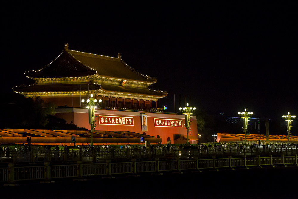 Beijing iluminada para receber o Fórum do Cinturão e Rota