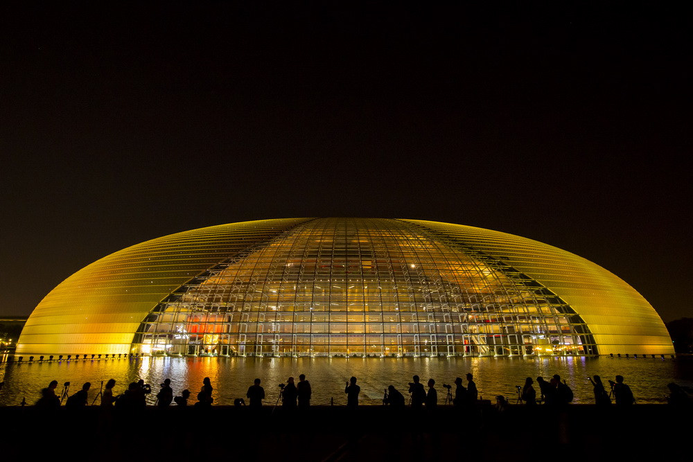 Beijing iluminada para receber o Fórum do Cinturão e Rota