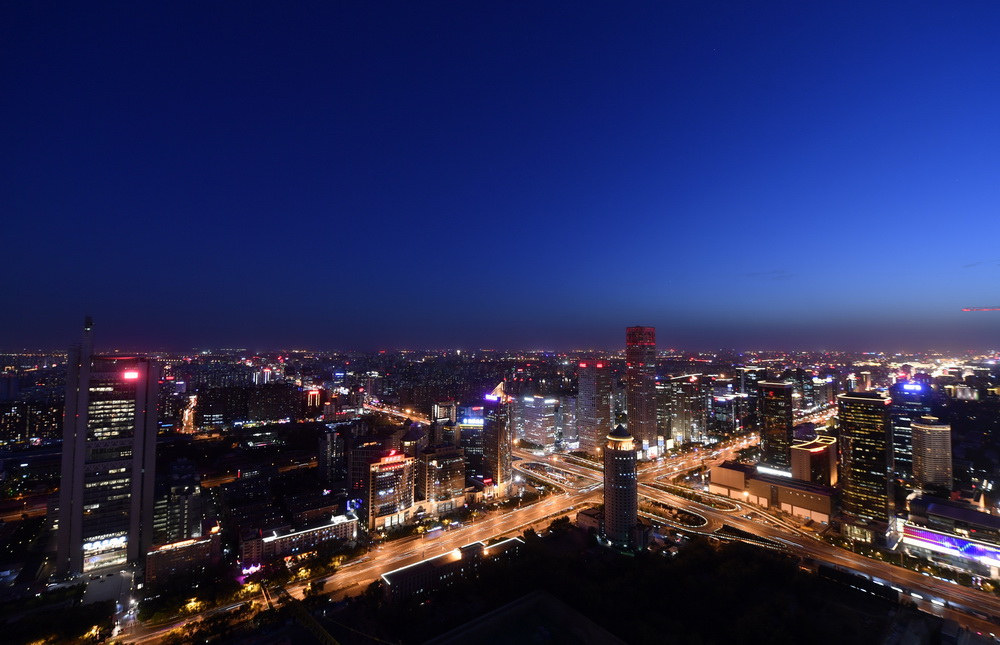 Beijing iluminada para receber o Fórum do Cinturão e Rota