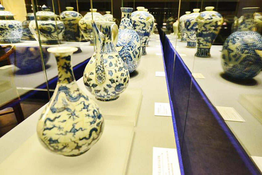 Porcelana azul e branca exibida no Museu de Shandong